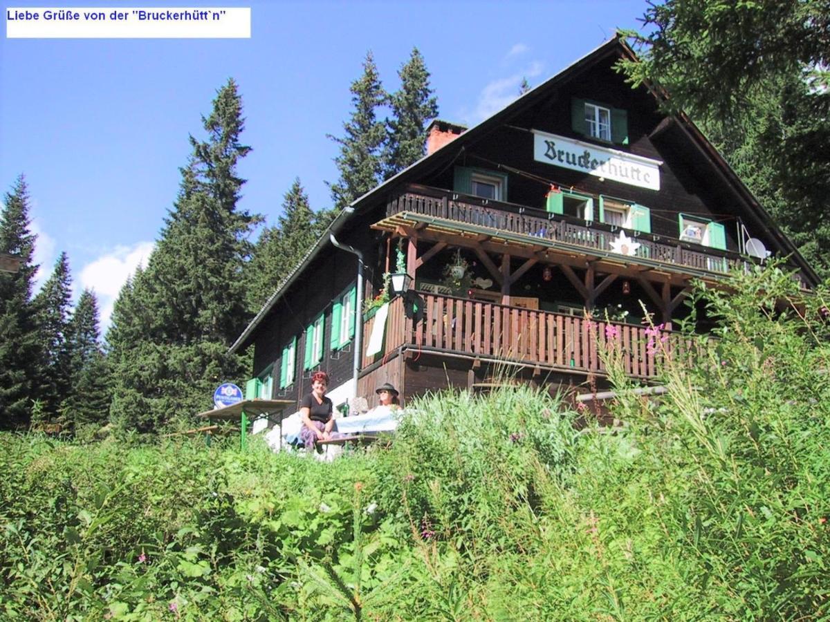 Bruckerhutte Bed & Breakfast ลาคทาล ภายนอก รูปภาพ